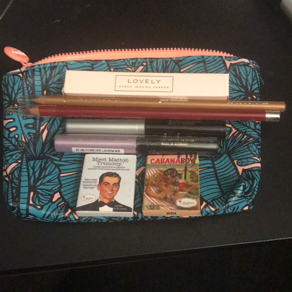 It’s a makeup bundle with bag